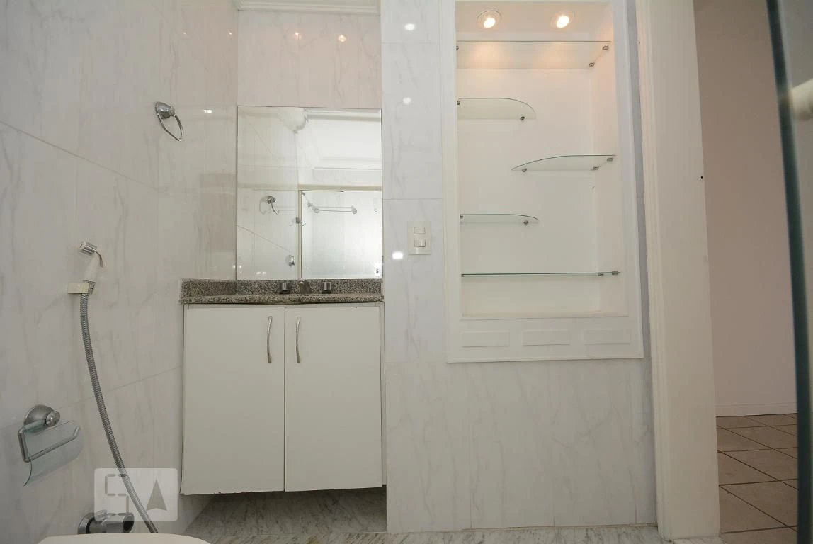 4-bedroom apartment in a building with a pool — photo 76