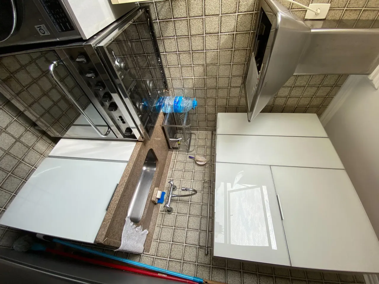 Furnished 2-bedroom apartment with open-plan kitchen — photo 19