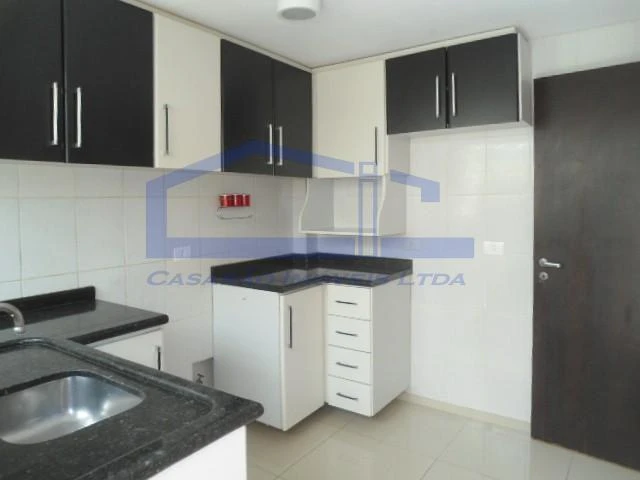 Balcony with a grill in a 3-bedroom apartment, 160 m² — photo 10