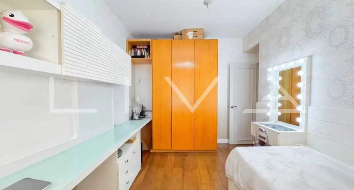 4-bedroom apartment with a grill on the balcony — photo 17