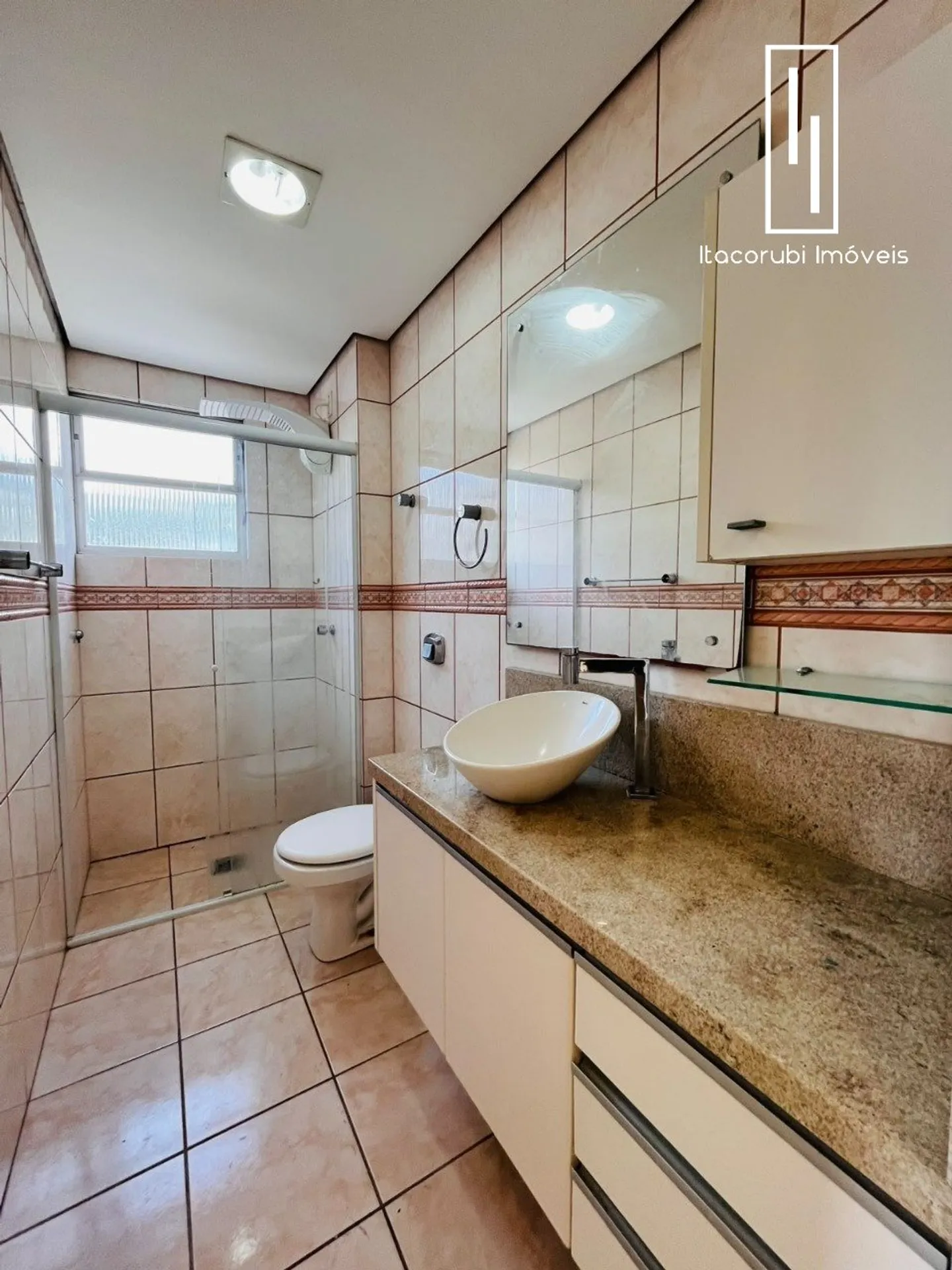 Departamento con balcón cerrado con vidrio en Florianópolis — photo 14