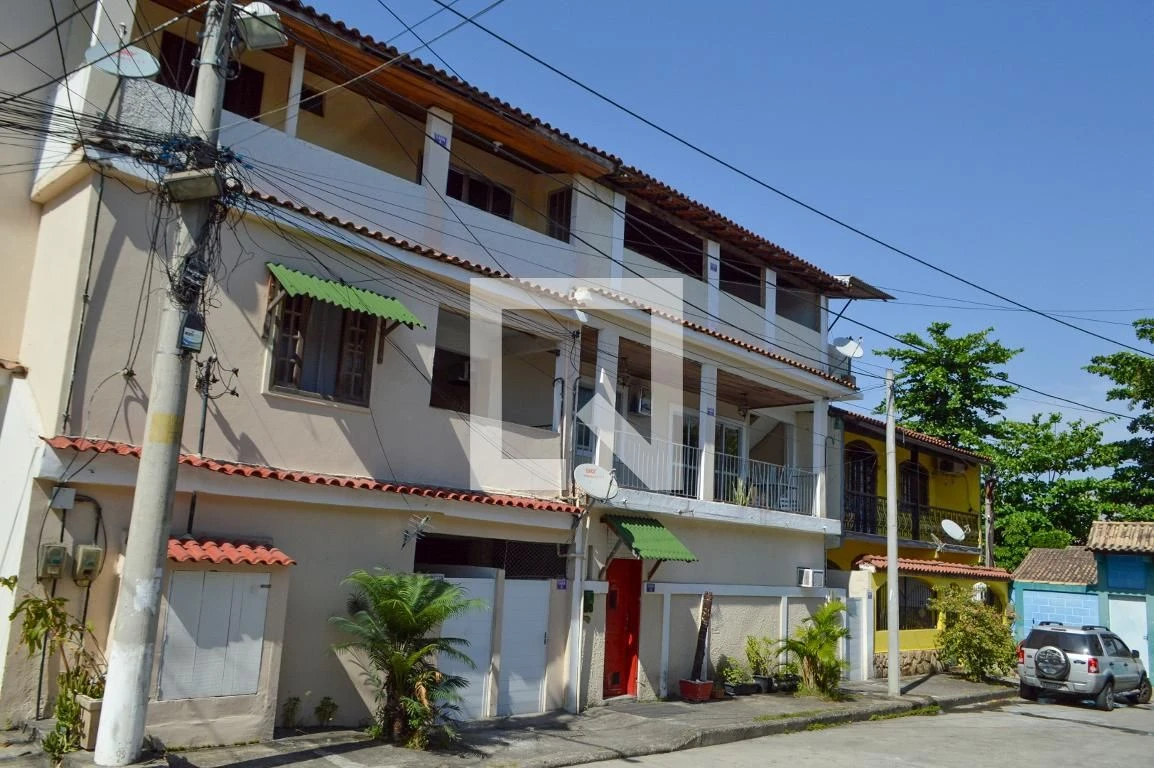 Condominium house with 2 bedrooms and a glass shower — photo 4