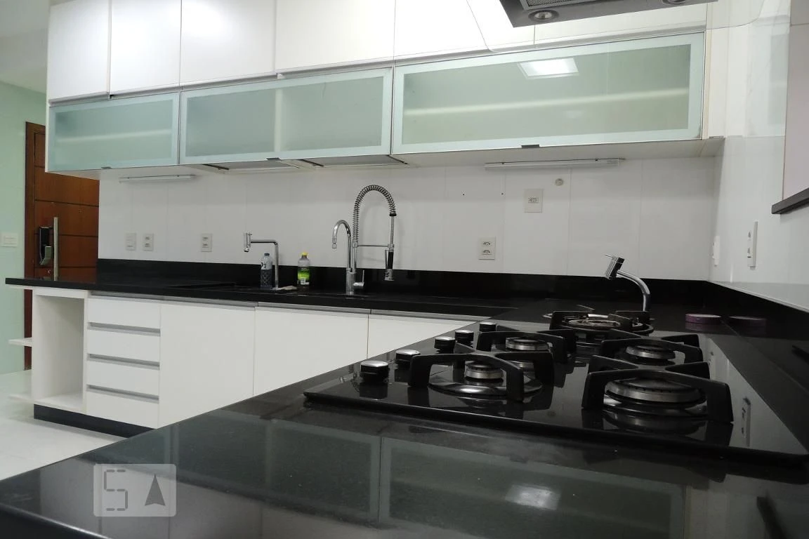 Apartamento de 4 quartos com janelas do piso ao teto — photo 76