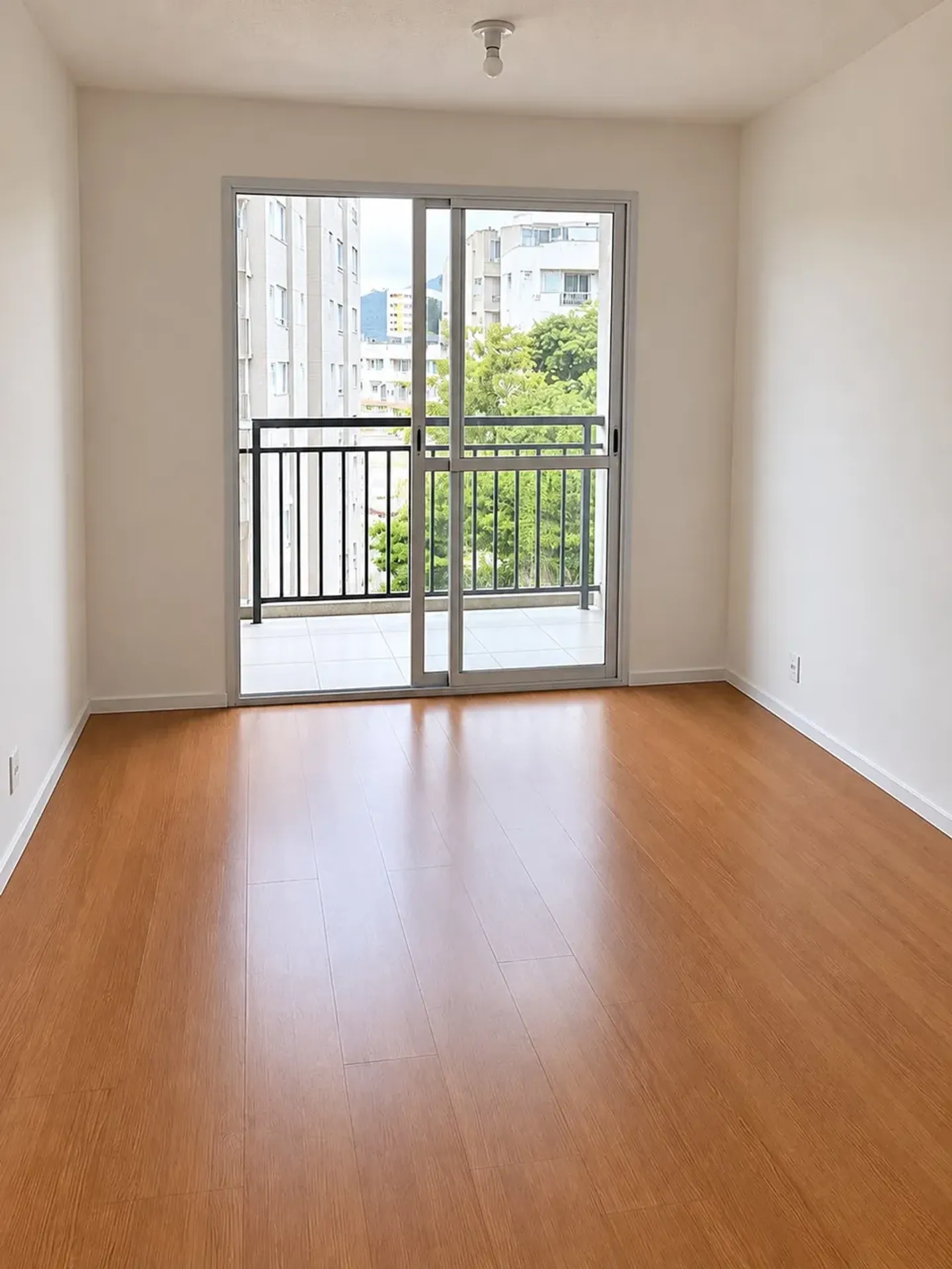 2-bedroom apartment in a building with a gym — photo 8