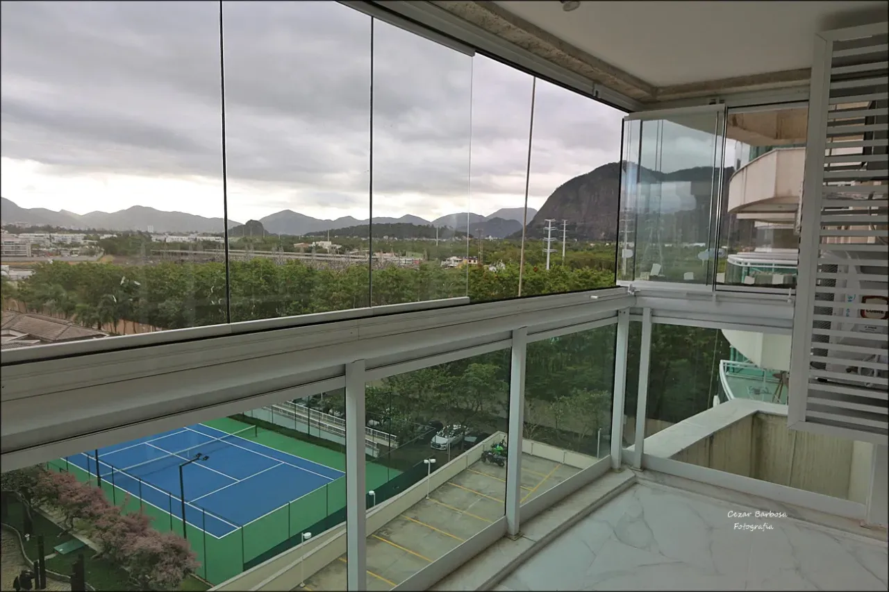 2-bedroom apartment with enclosed balcony and 2 baths — photo 4