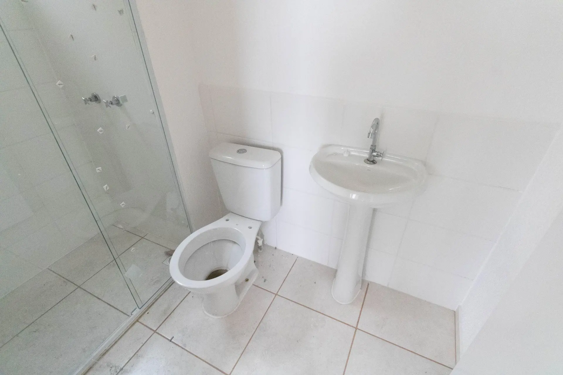 2-bedroom apartment in a building with a gym — photo 26