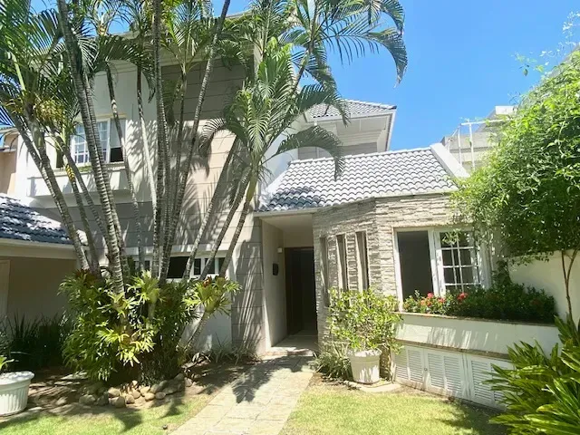 Casa com 4 dormitórios e 5 banheiros, com garagem — photo 49