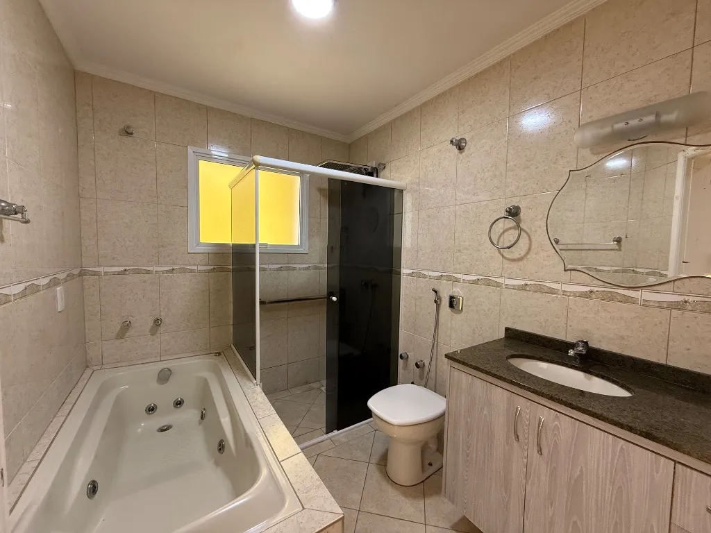 3-bedroom house with a bathtub in Curitiba — photo 25