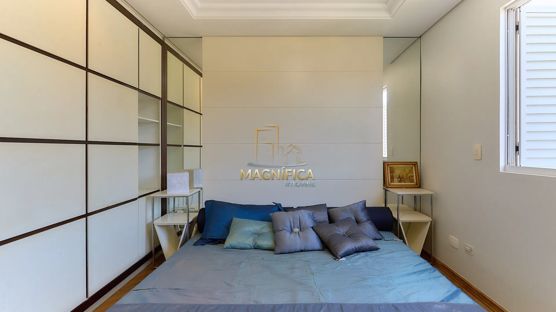 House with 4 bedrooms and 3 en-suite suites, 4 parking spaces — photo 36