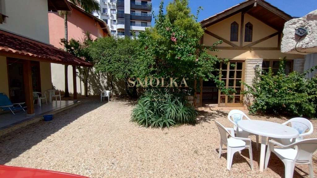House with 5 bedrooms and private garden