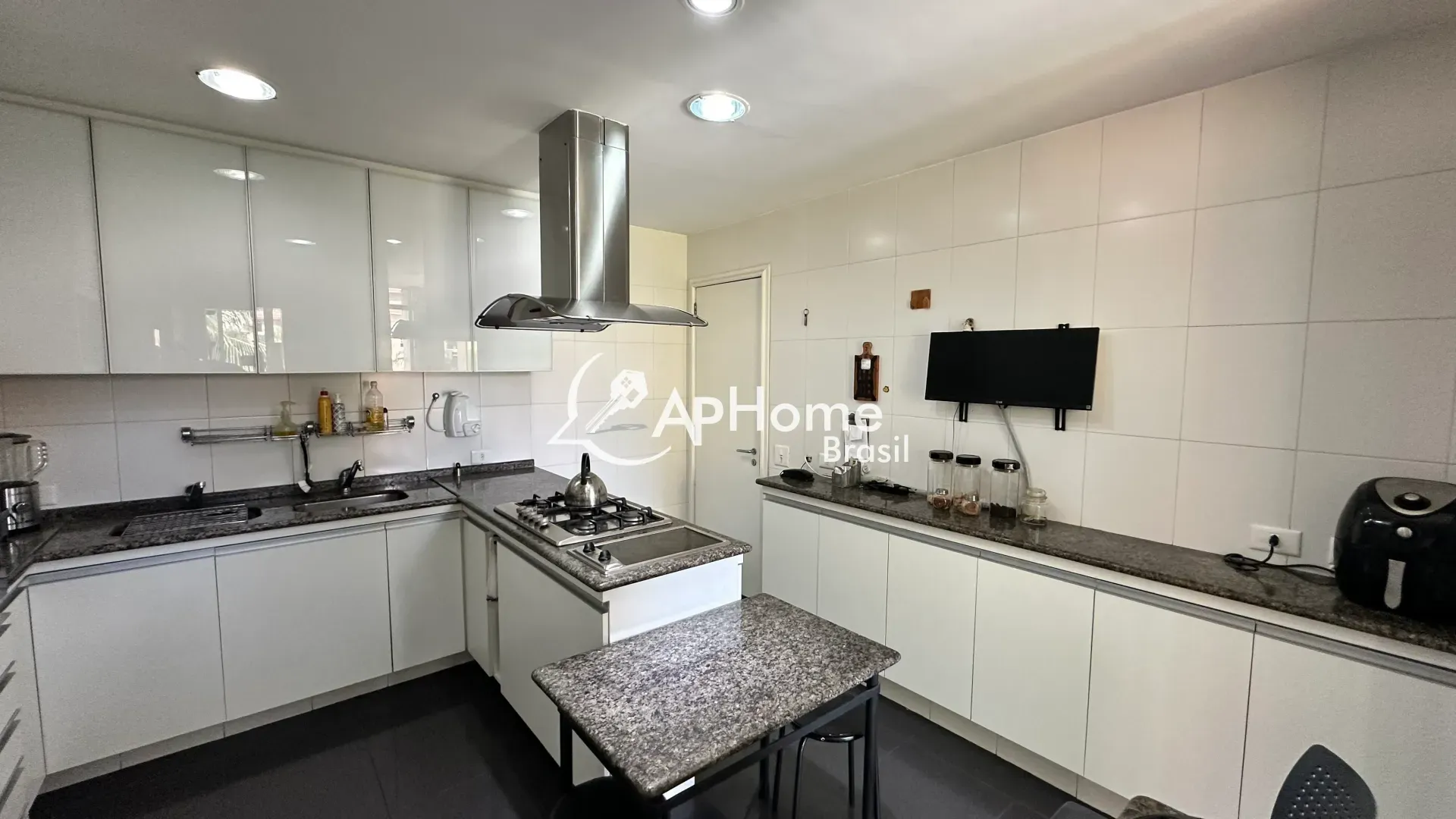 Apartment with 4 bedrooms, closed kitchen — photo 43