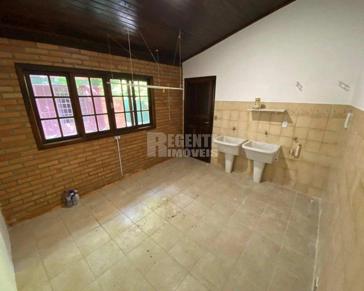 3-bedroom house with a home office in Florianópolis — photo 18