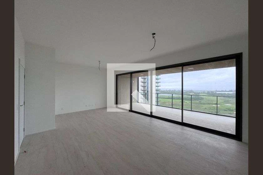 Apartment with 4 en-suite bedrooms and floor-to-ceiling windows — photo 13