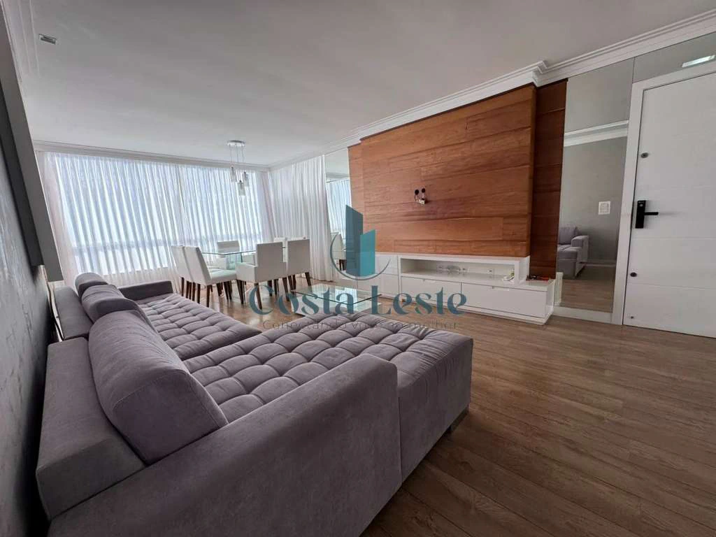282 m² apartment with 3 bedrooms and a glass balcony — photo 5