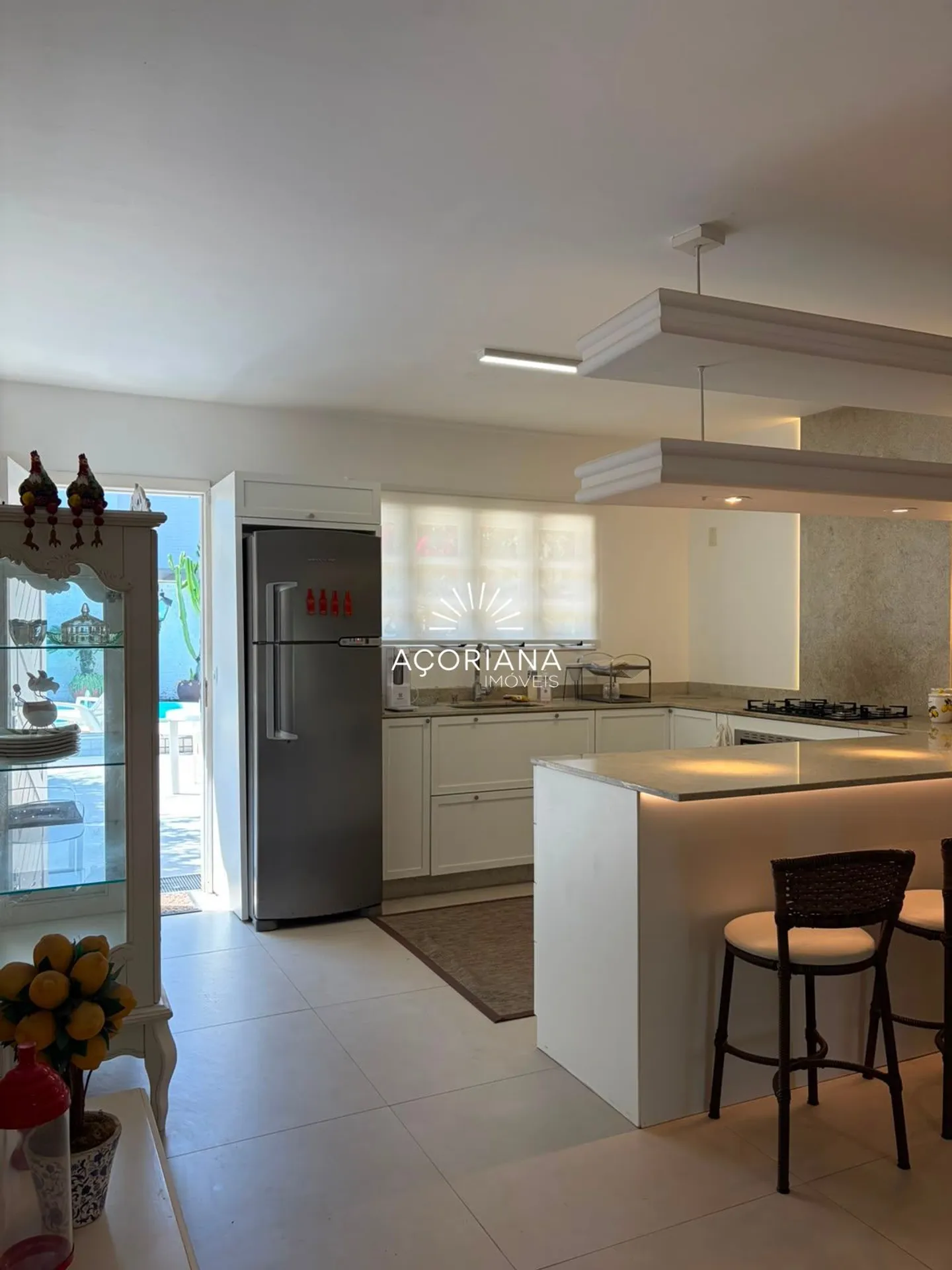Furnished 600 m² house with 5 bedrooms and an integrated kitchen — photo 63