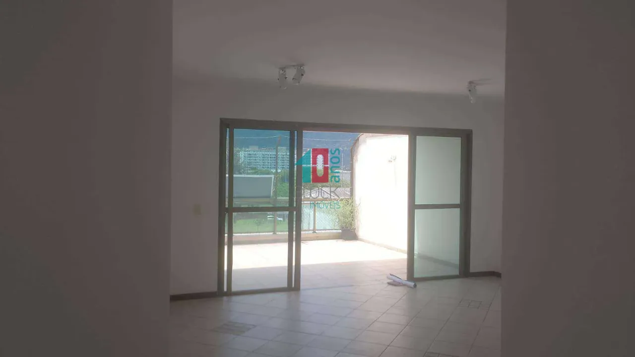 Penthouse with 3 bedrooms, 1 bathroom and balcony grill — photo 17