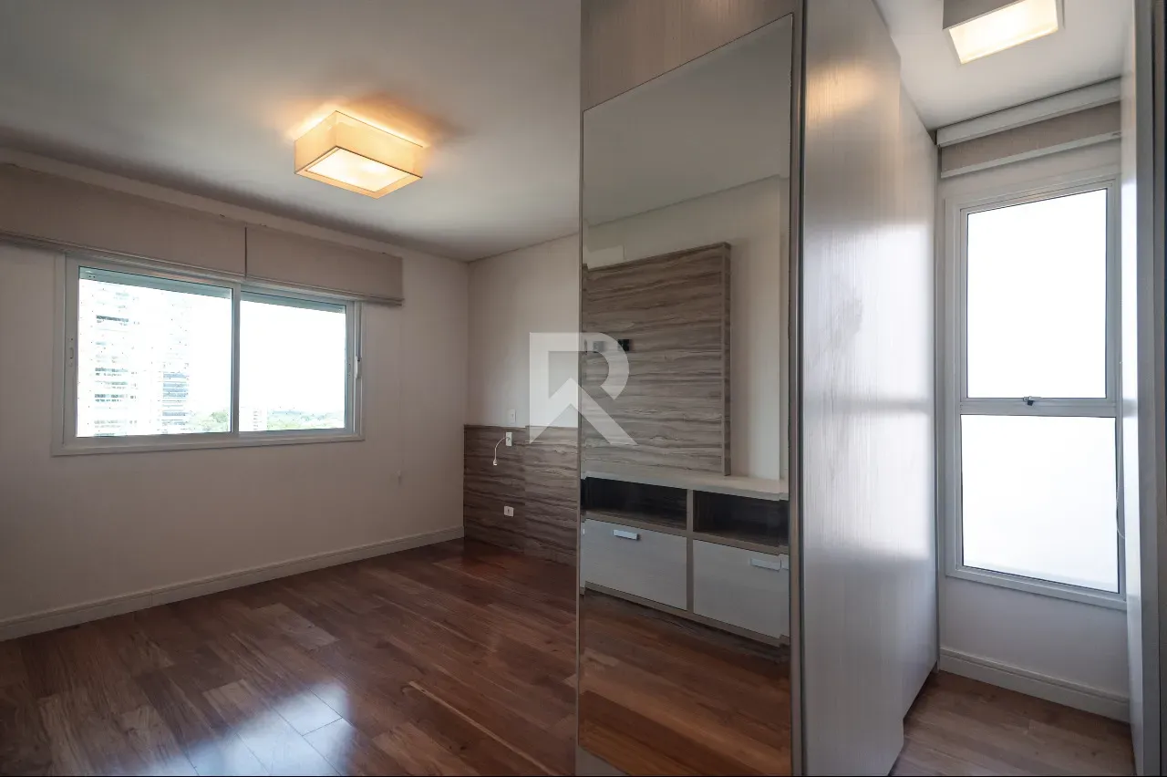 Apartamento de 231 m² com 4 quartos e 5 banheiros — photo 21