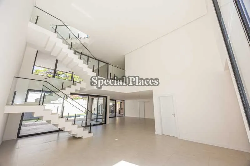Unfurnished house with 5 bedrooms and an open-plan kitchen — photo 16