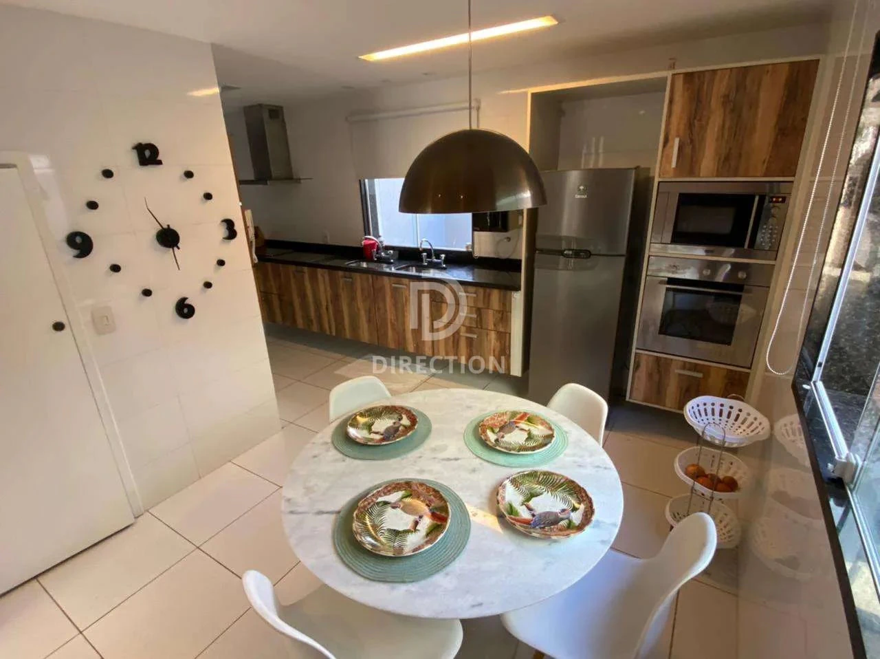 4 quartos e banheira: casa de 300 m² — photo 3