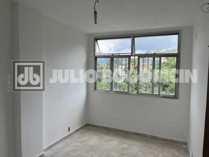 2-bedroom apartment with a mountain view — photo 9