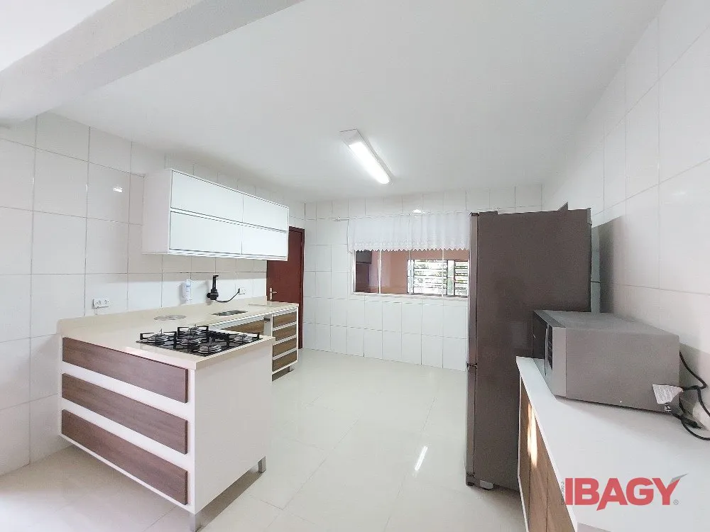 3-bedroom house with a washing machine in Florianópolis — photo 2
