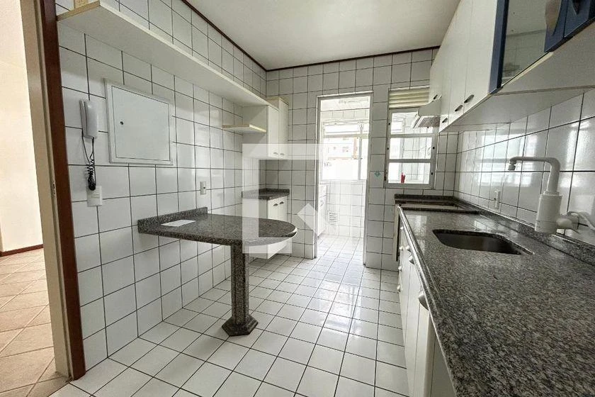 3-bedroom apartment in a building with a gym — photo 2