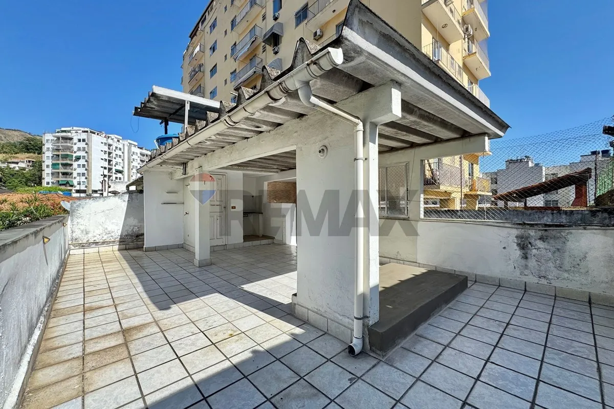 Casa com 3 quartos e 3 banheiros, com varanda e terraço — photo 8