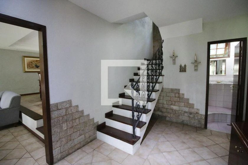Casa de 700 m² con bañera y vestidor — photo 50