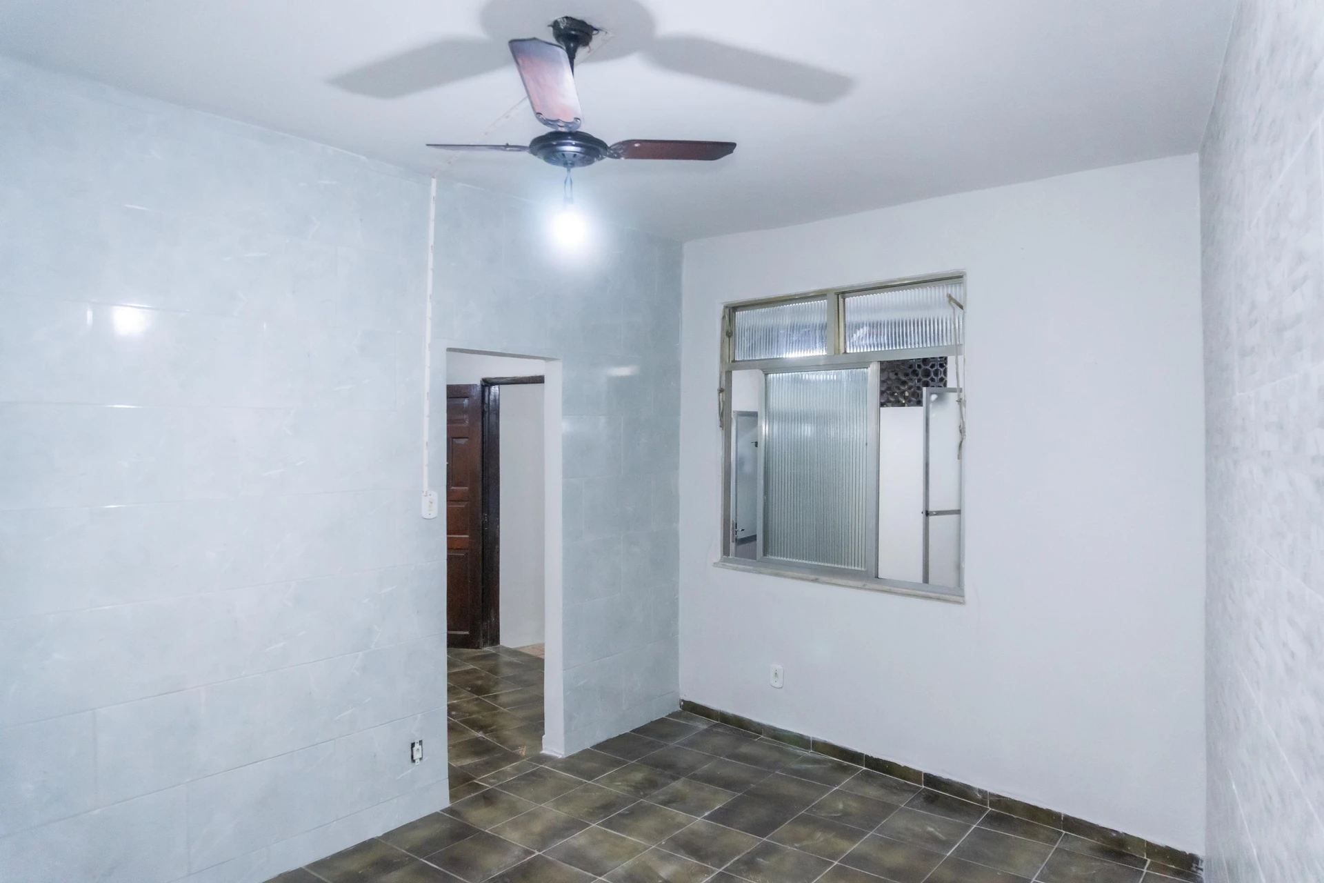 House with 1 bedroom and a separate kitchen — photo 42