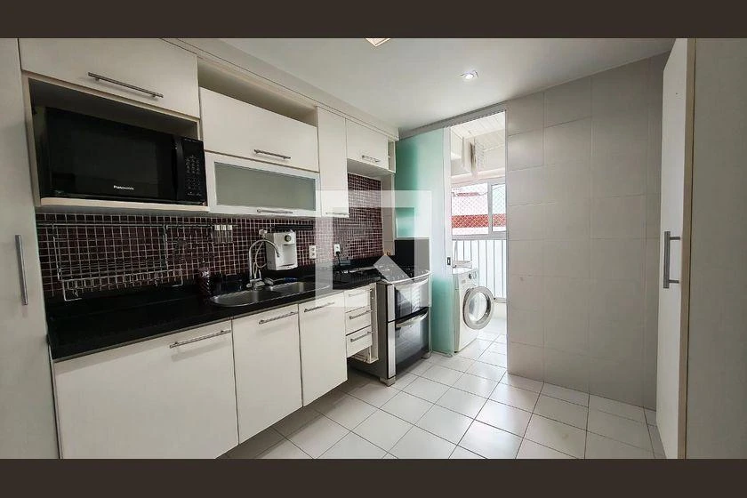 2-bedroom apartment in a building with a gym — photo 6