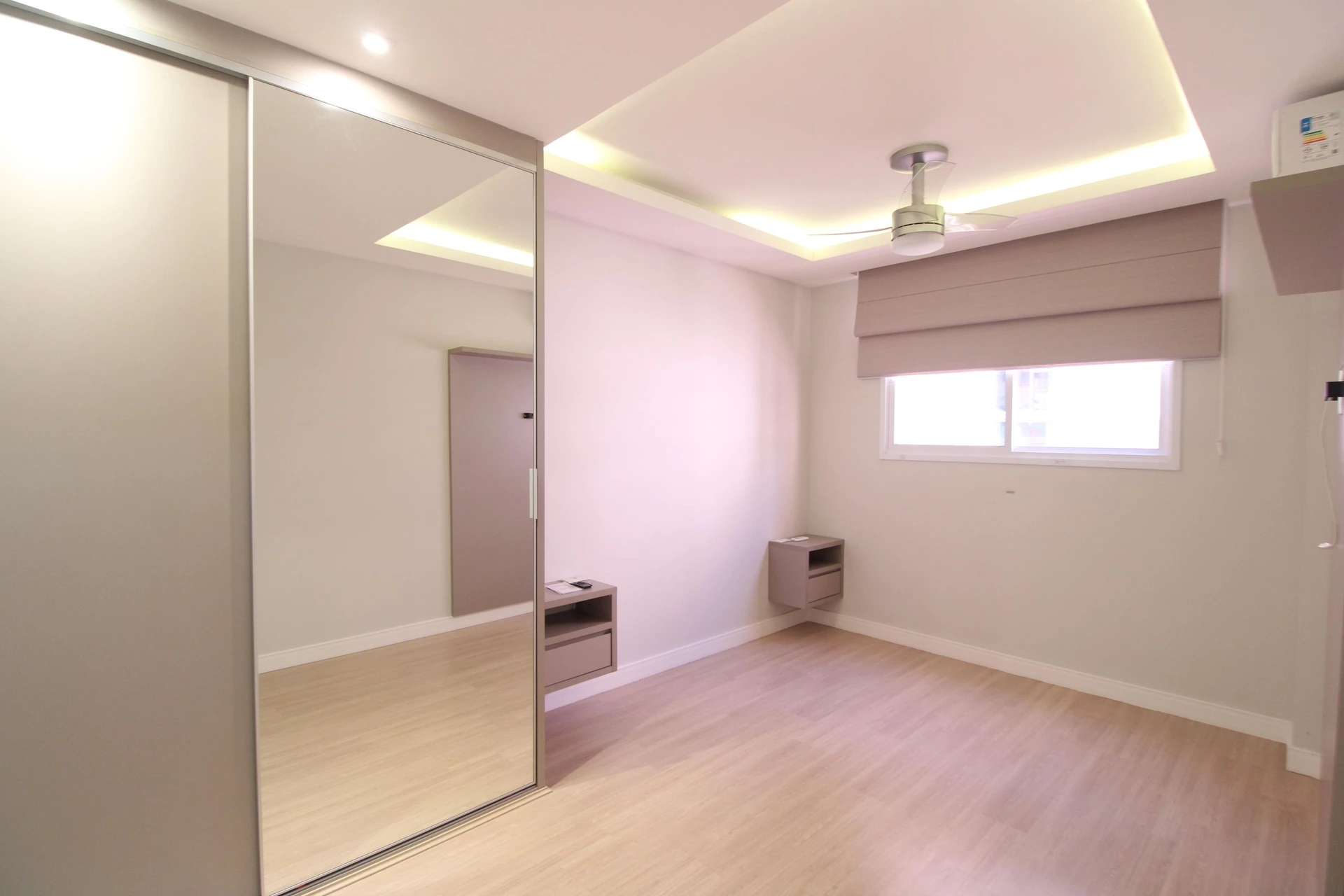 Furnished apartment, 72 m², with a glass-enclosed balcony — photo 31