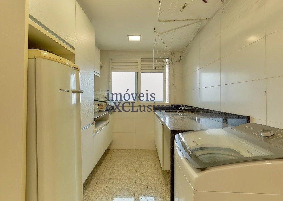 Furnished 240 m² apartment with 3 en-suites — photo 42