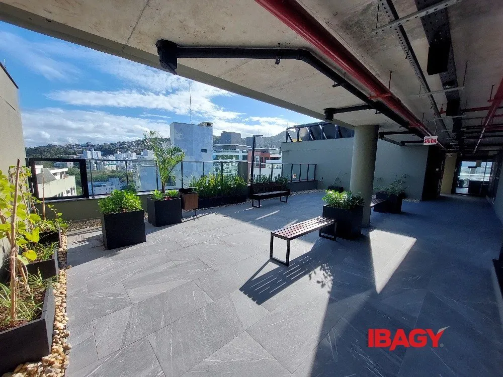 Furnished studio with a glass-enclosed balcony — photo 5