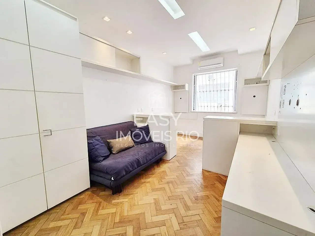 Apartamento sin amueblar con 4 dormitorios y balcón de vidrio — photo 11