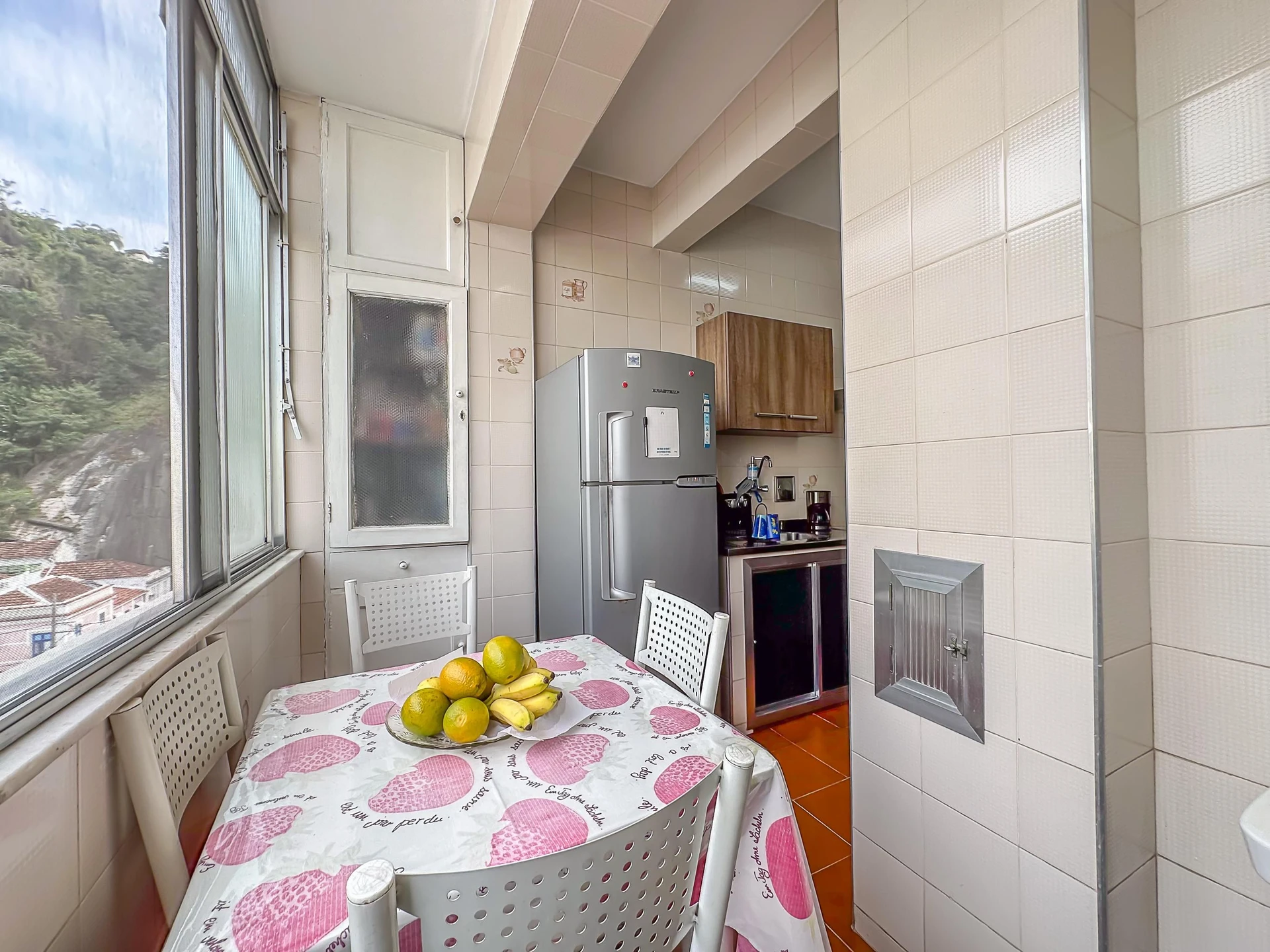 Furnished 2-bedroom apartment with a balcony — photo 16