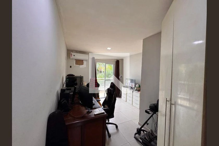 House with 3 en-suites and 3 parking spots, 270 m² — photo 35