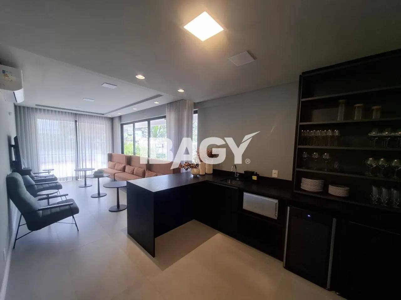 1-bedroom apartment with open-plan kitchen — photo 3