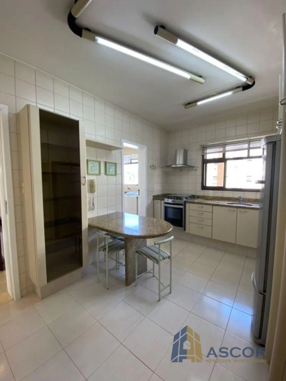 3-bedroom apartment with a home office — photo 2