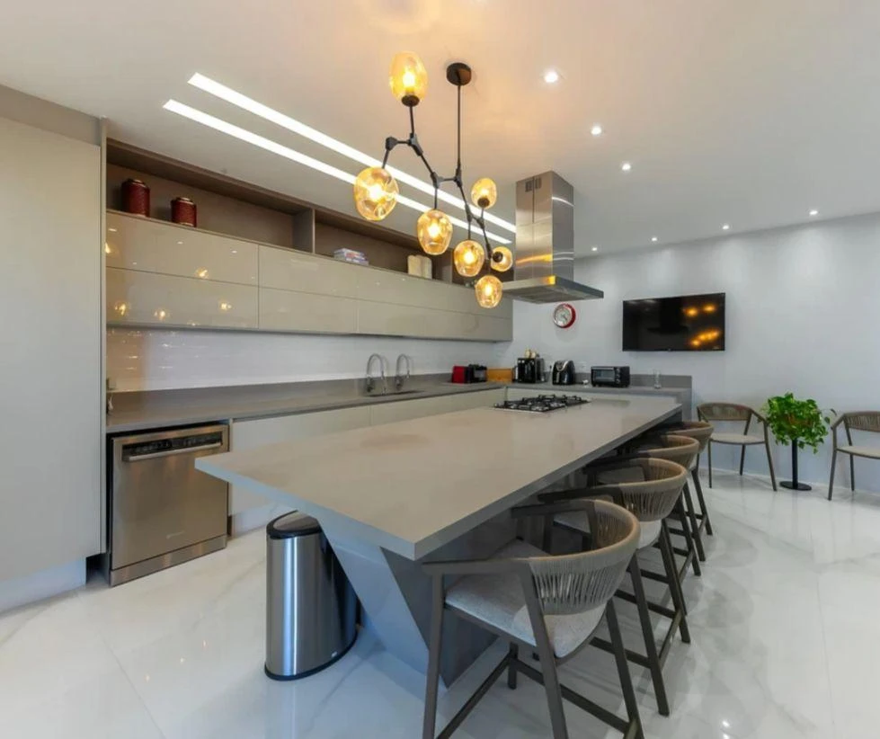 Furnished house with 5 bedrooms and an open-plan kitchen — photo 2