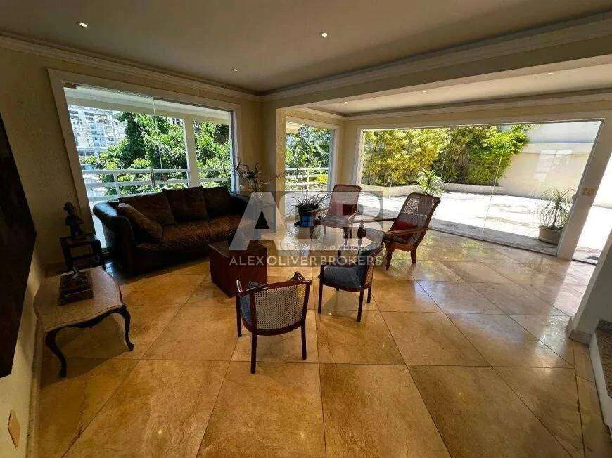 Furnished house with 5 bedrooms and 10 bathrooms — photo 13