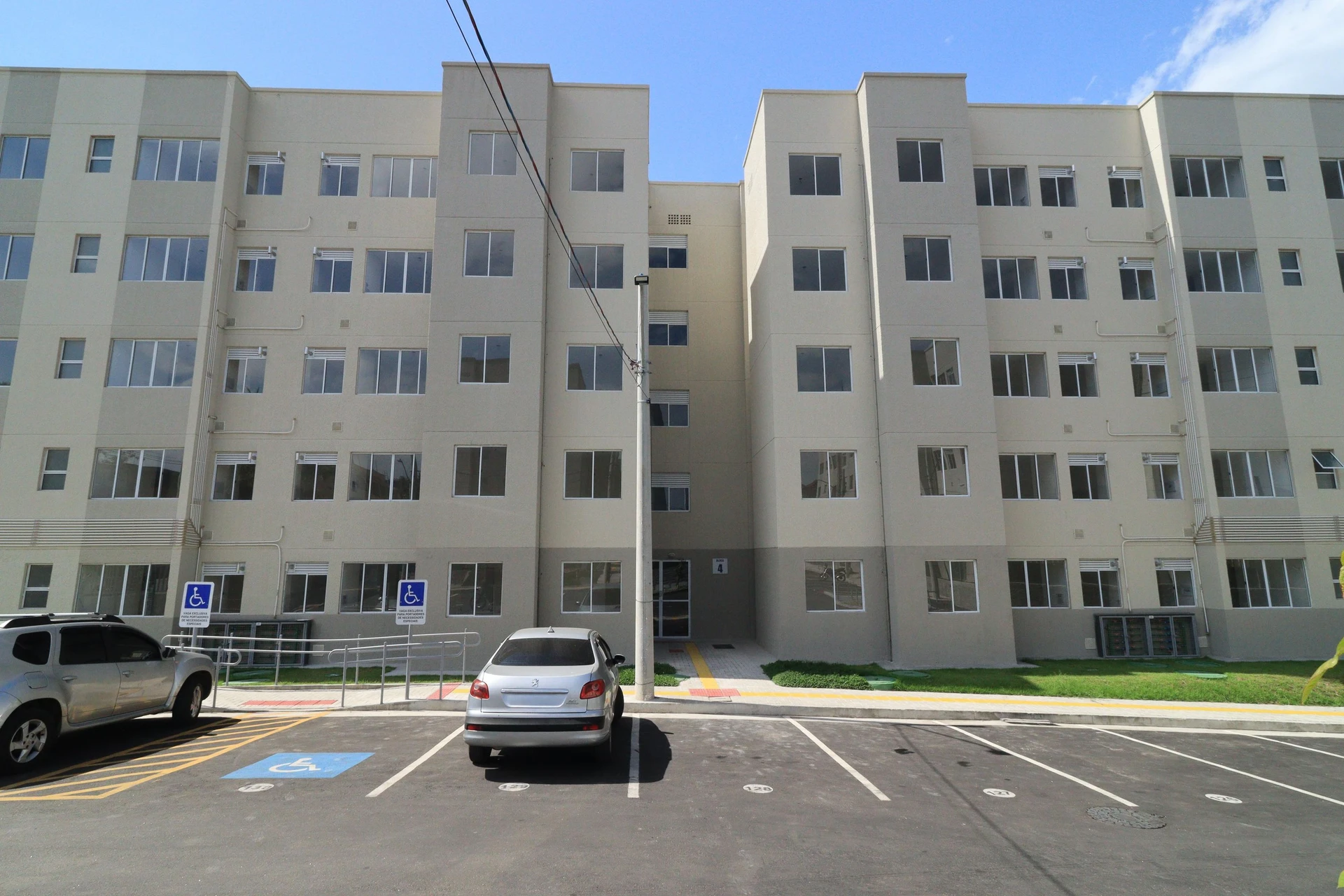 One-bedroom apartment in a building with a gym — photo 46