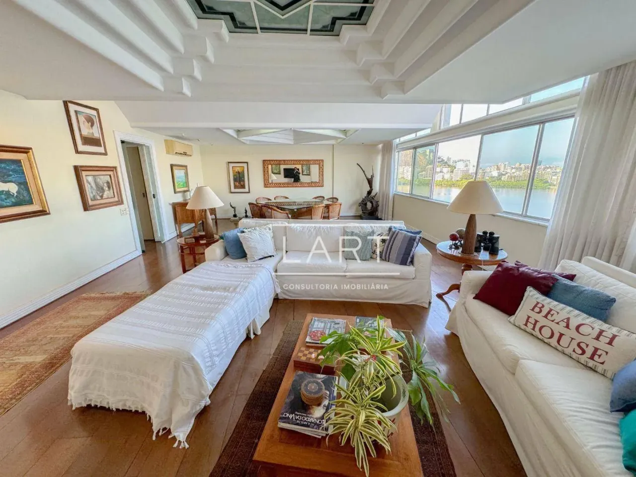 Apartamento de 210 m² com 4 dormitórios e varanda — photo 9
