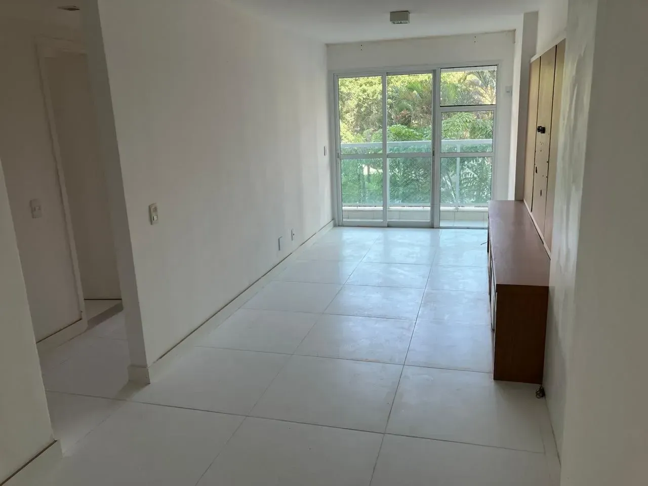 Apartamento com 2 quartos e cozinha separada com fogão — photo 2