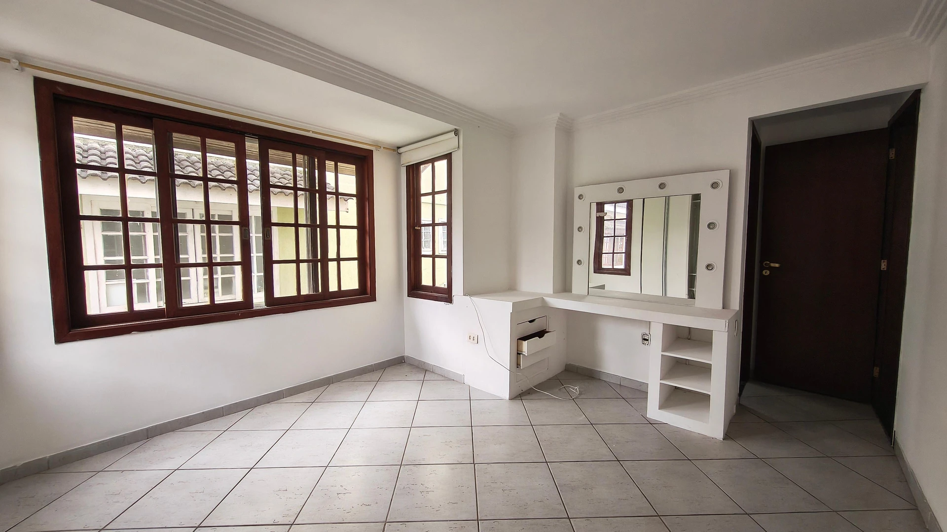3-bedroom house with a walk-in closet in Rio de Janeiro — photo 25