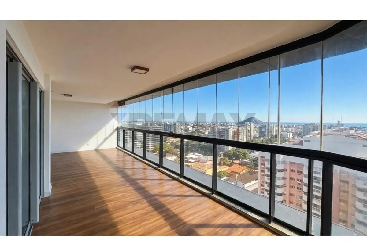 Glass-enclosed balcony in a 3-bedroom apartment, 119 m² — photo 25