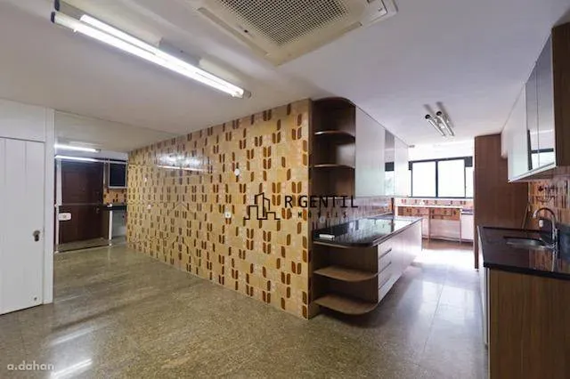 Apartment with 4 bedrooms and a balcony — photo 21