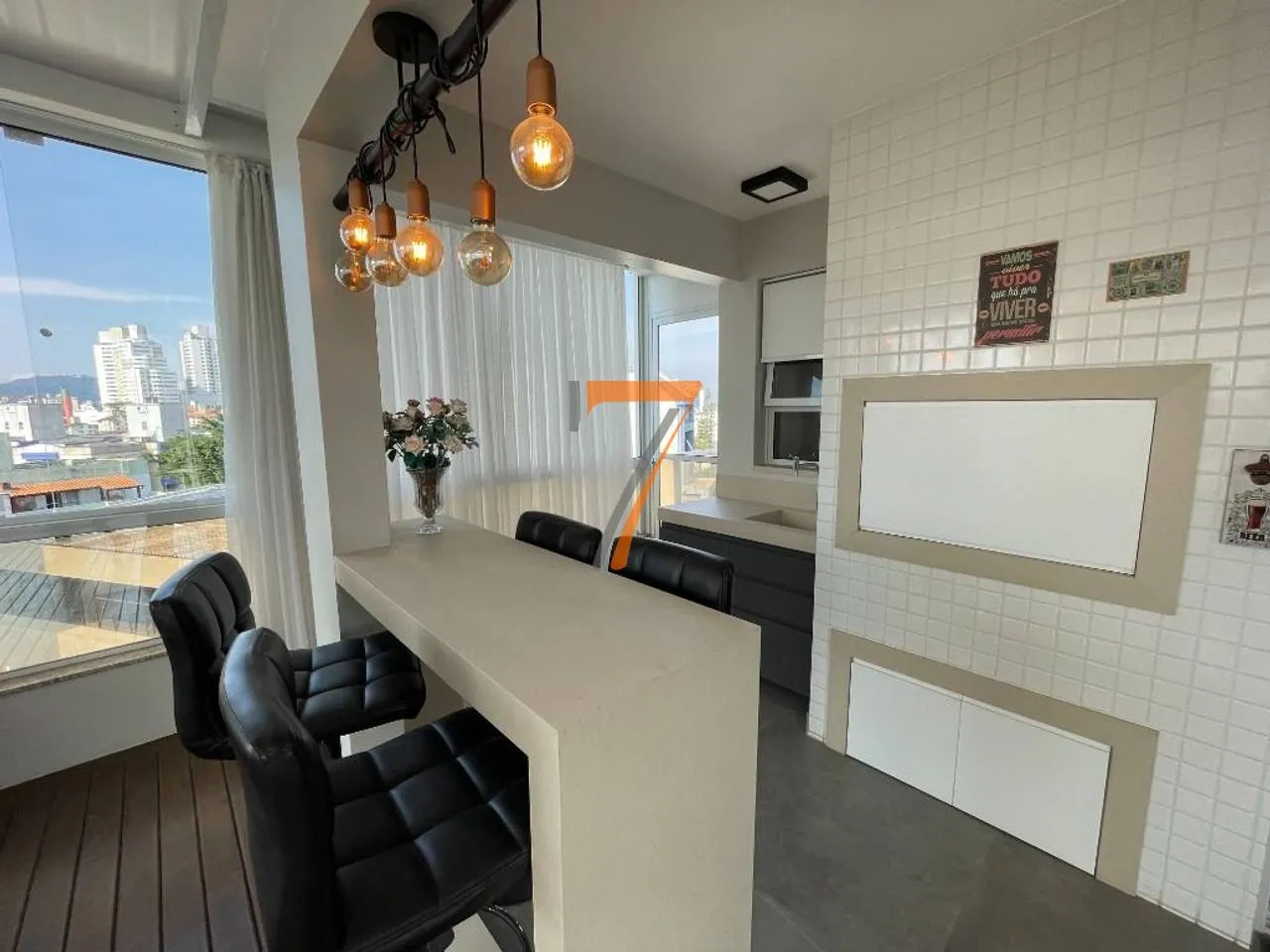 Furnished penthouse with 2 en-suite bedrooms and 210 m² — photo 34