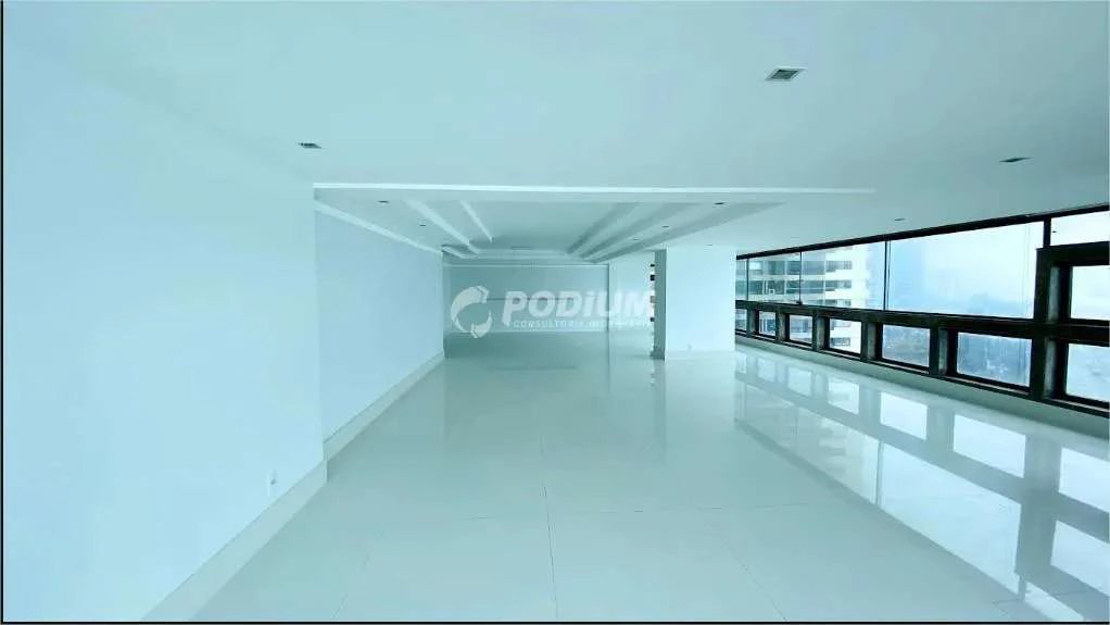 4-bedroom 315 m² apartment with separate kitchen — photo 18