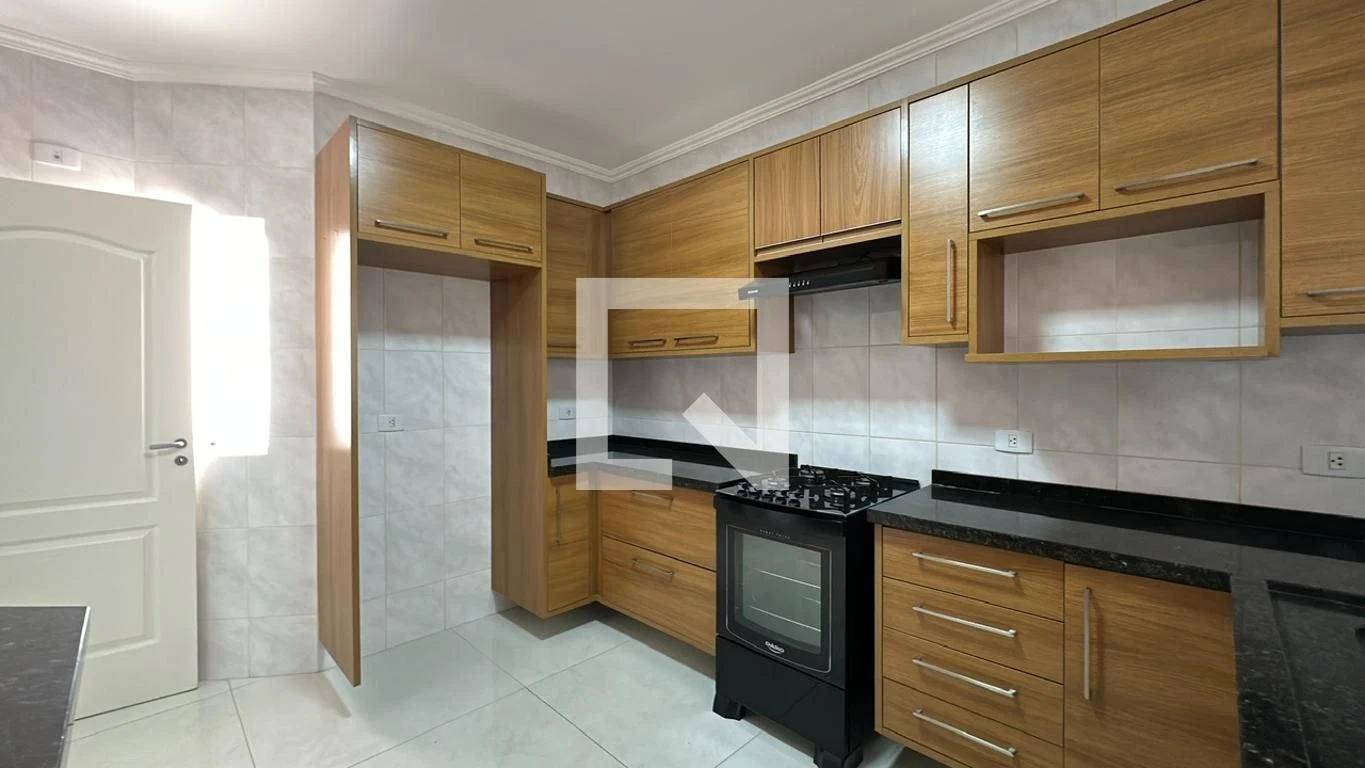 3-bedroom house with a glass-enclosed balcony in Curitiba — photo 19