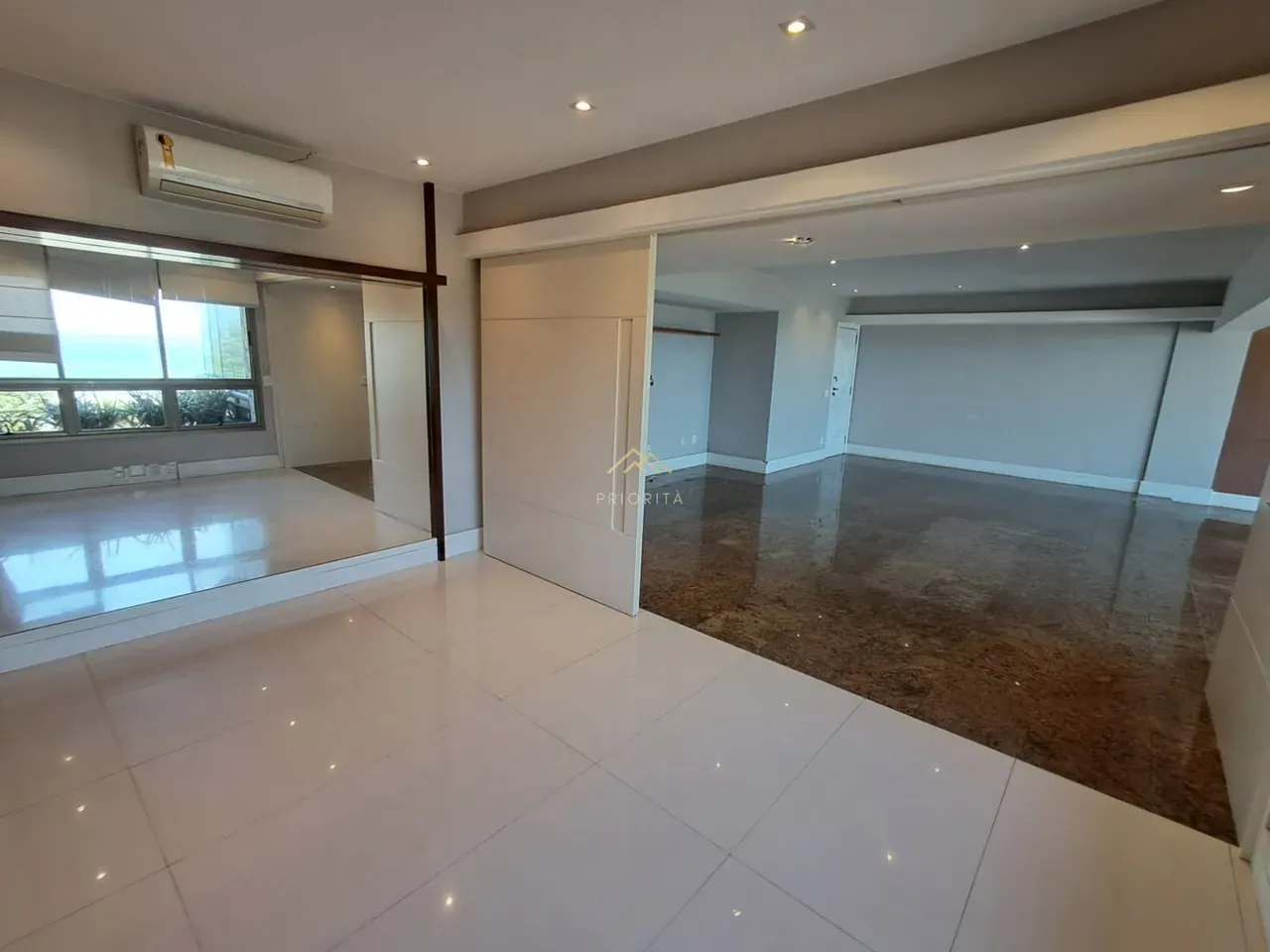 Floor-to-ceiling windows in a 4-bedroom apartment, 235 m² — photo 38
